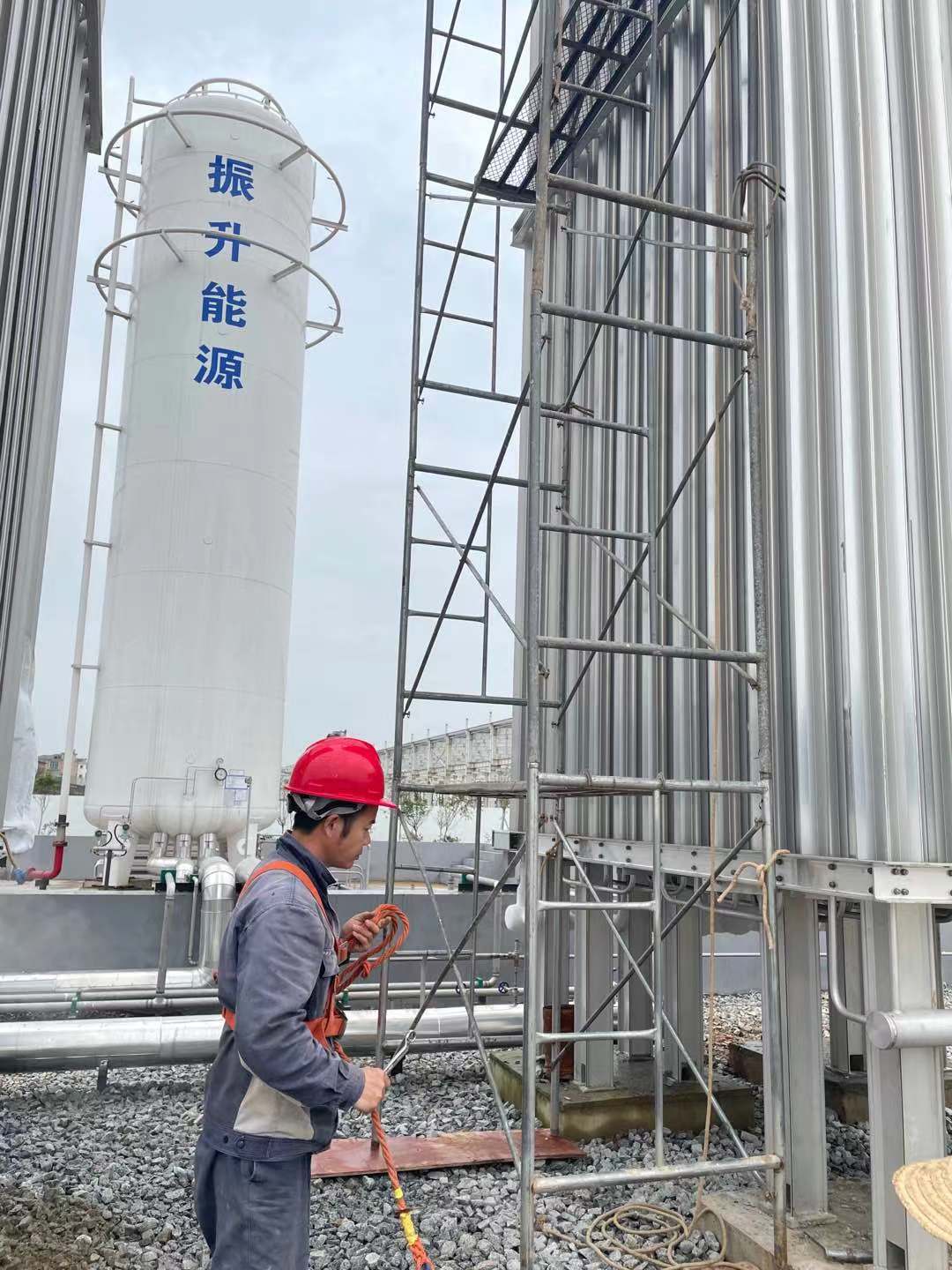  湖南振升恒佳年產16萬噸新型綠色再生鋁合金材料智能化生產廠區內的LNG氣化站安裝工程